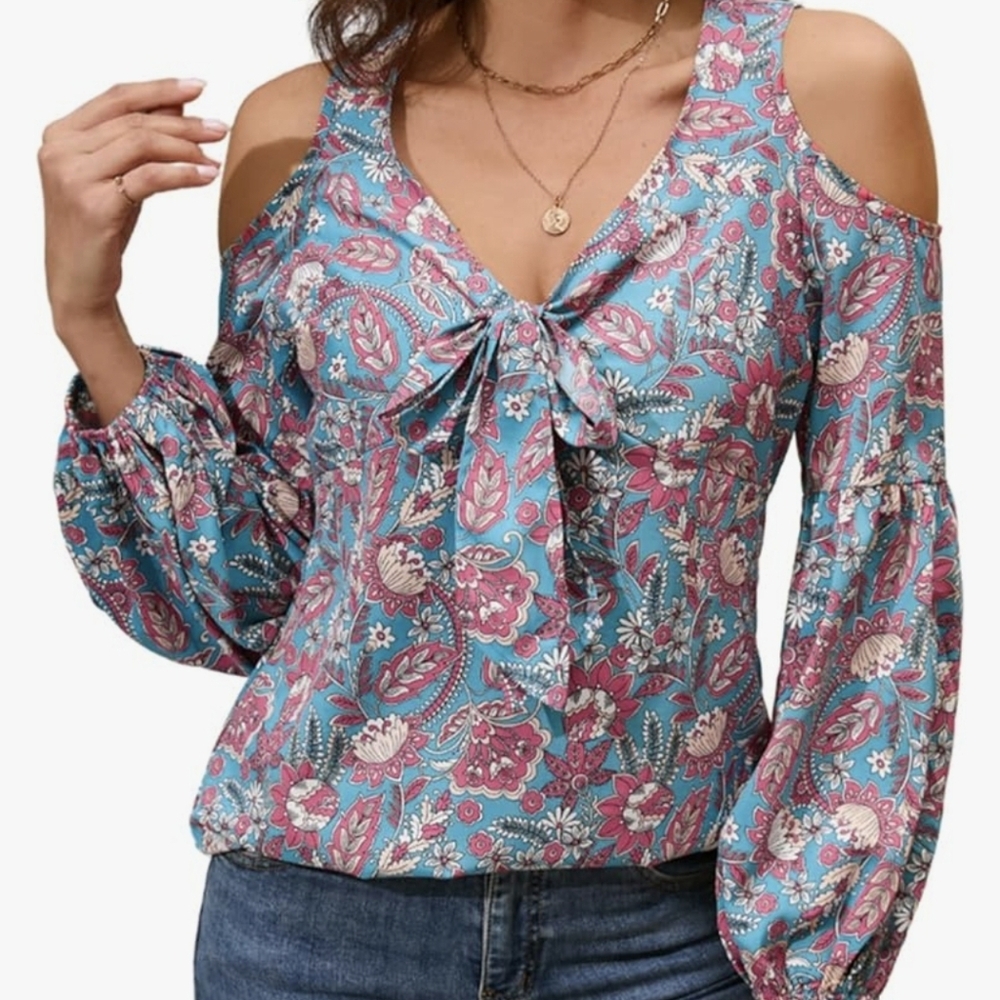 Blueming Cold Shoulder Top (M)